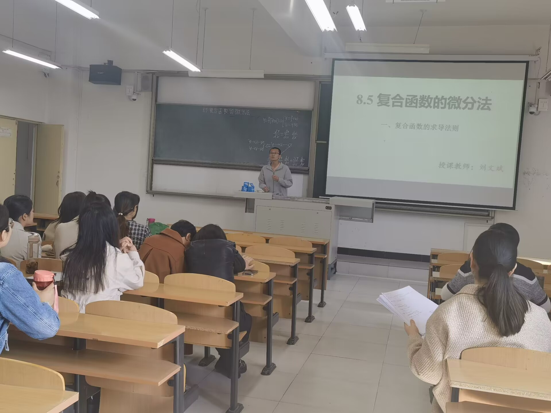 “任重添辅翼,技精展风采”之青年教师课堂