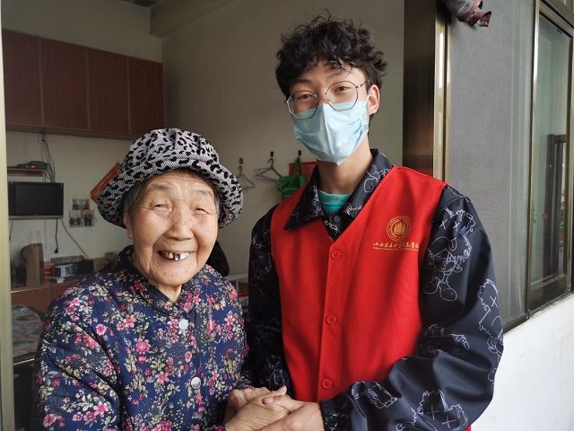 【山西晚报】从扶贫攻坚到乡村振兴 晋中信息学院7年慰问300户贫困户