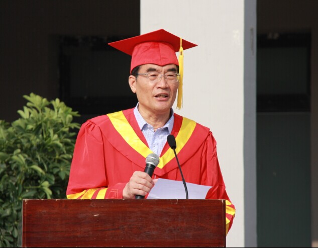 我院隆重举行2014届毕业典礼暨学位授予仪式