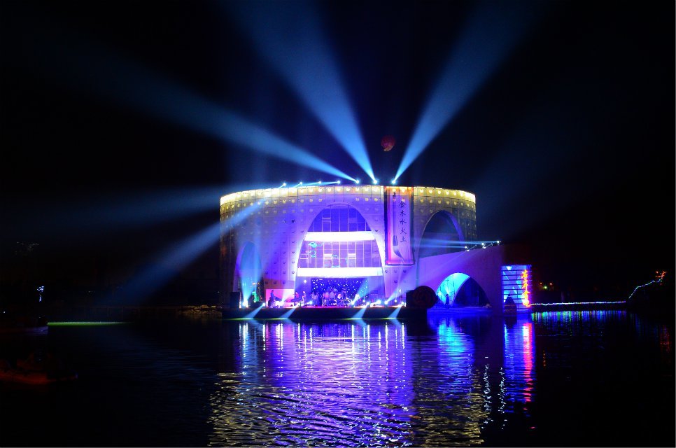 右岸上演水上璀璨盛宴