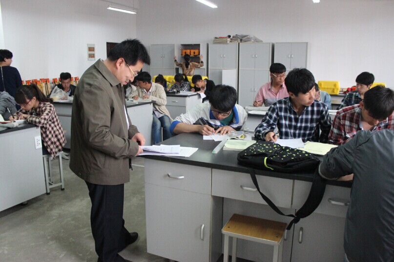 山西省学位办学士学位评审专家组莅临我院检查指导工作