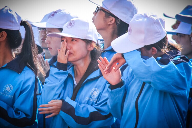 一场给力的汇报表演 一幕伤感的离别画面