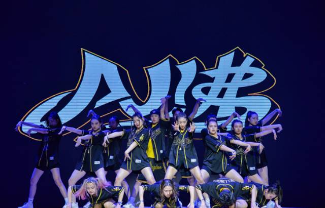 【黄河新闻网】300余名高校街舞爱好者齐聚太谷舞动青春