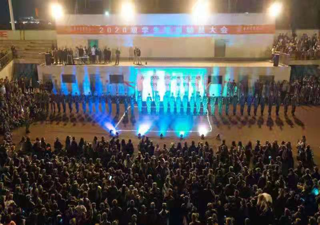 【山西日报】晋中信息学院创意快闪慰问军训师