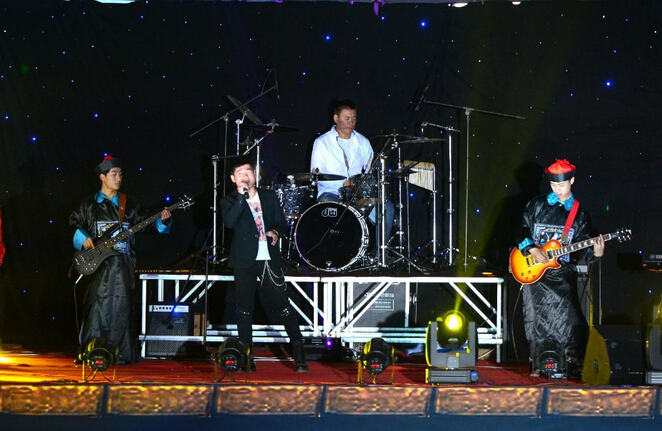 右岸上演水上璀璨盛宴