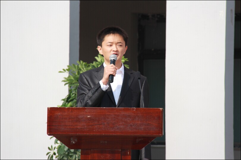 我院隆重举行2014届毕业典礼暨学位授予仪式