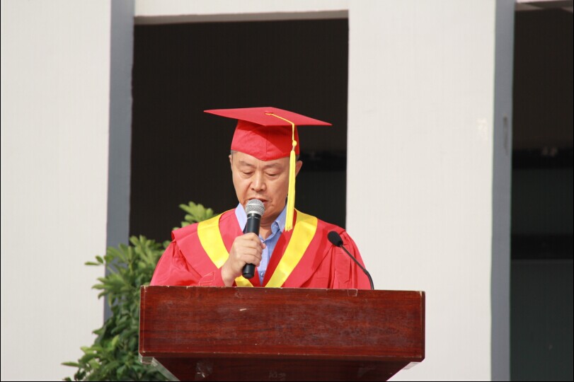 我院隆重举行2014届毕业典礼暨学位授予仪式