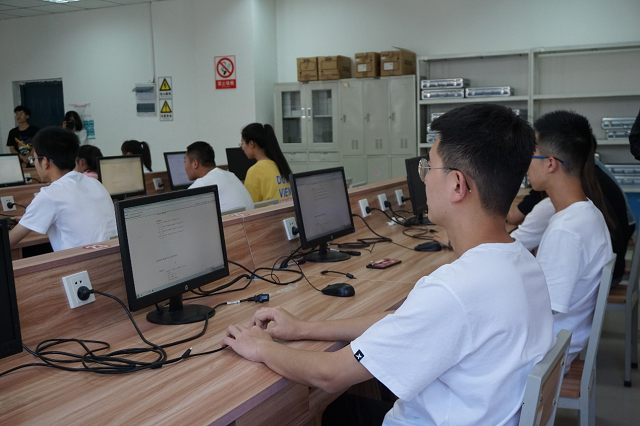 以赛展风采 交流促成长——我校第二届工科专业节火热进行中