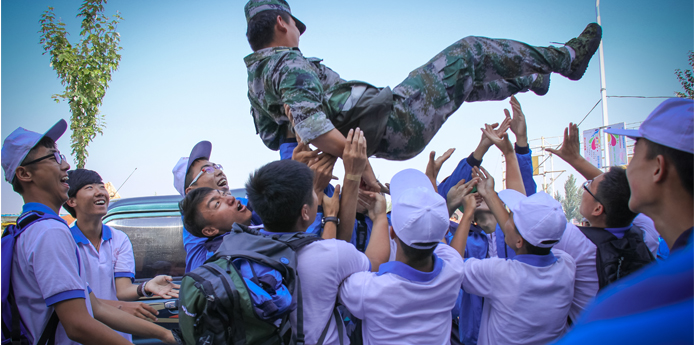 一场给力的汇报表演 一幕伤感的离别画面