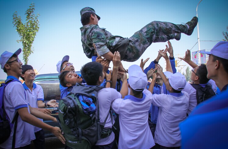 一场给力的汇报表演 一幕伤感的离别画面