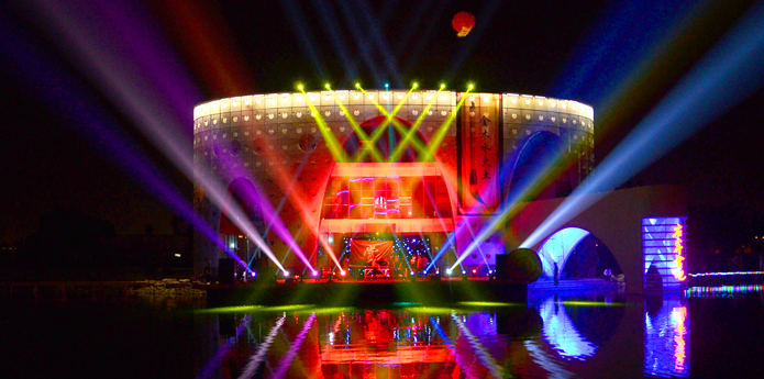 右岸上演水上璀璨盛宴