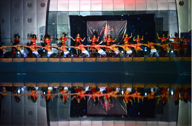 右岸上演水上璀璨盛宴