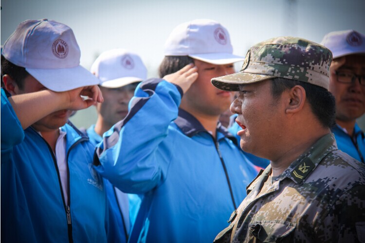 一场给力的汇报表演 一幕伤感的离别画面