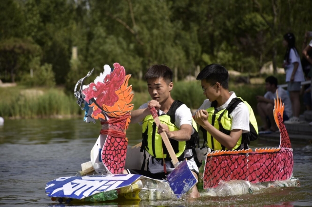 【山西青年报】大学生造“环保龙舟”迎端午