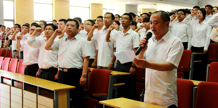 我院召开庆祝中国共产党成立93周年暨七一入党宣誓大会