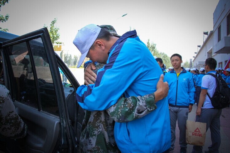 一场给力的汇报表演 一幕伤感的离别画面