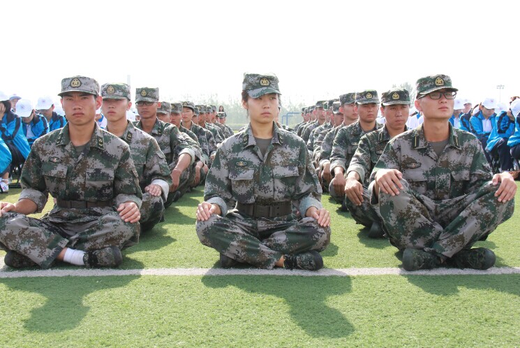 学院隆重举行2014级新生开学典礼暨军训动员大会