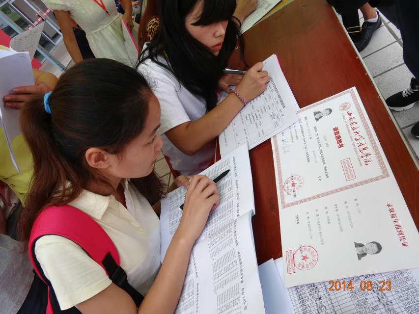 【迎新专题】他影像•镜头下的迎新路