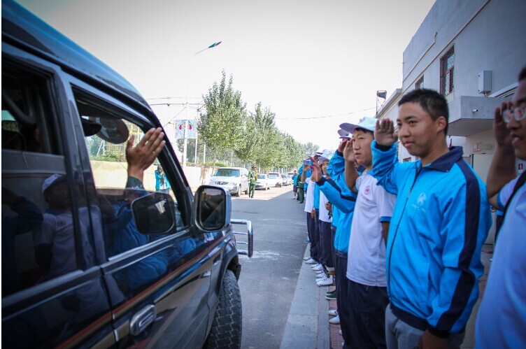 一场给力的汇报表演 一幕伤感的离别画面