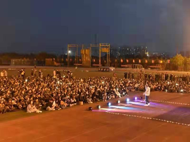 【山西日报】晋中信息学院创意快闪慰问军训师