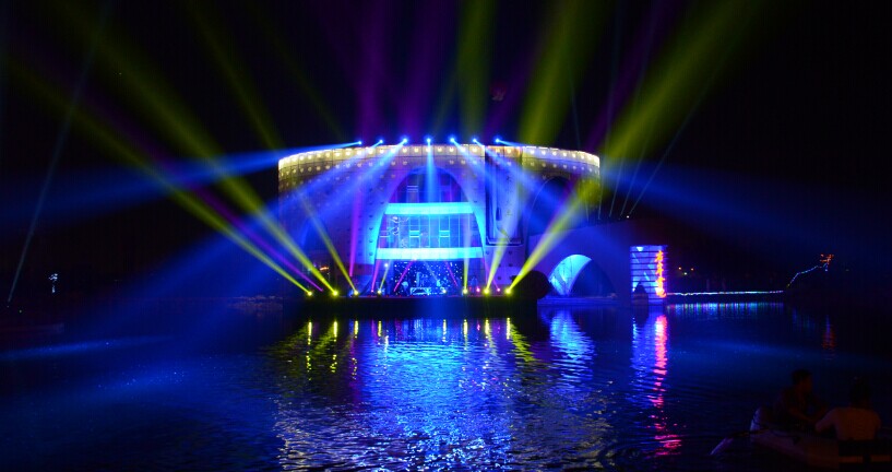 右岸上演水上璀璨盛宴