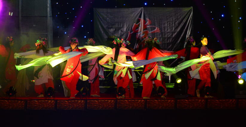 右岸上演水上璀璨盛宴