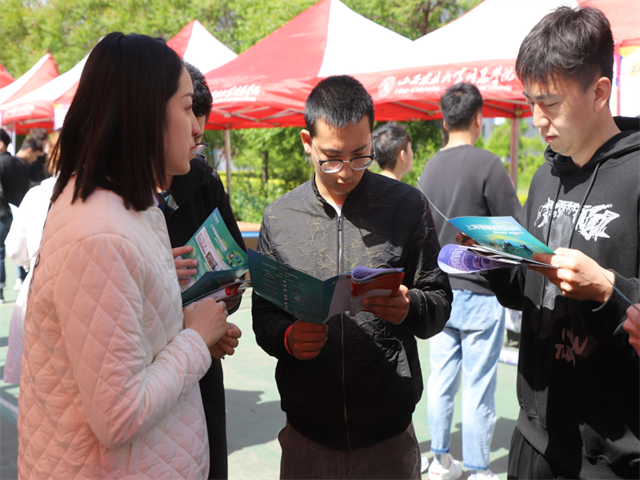 【中国教育品牌网】晋中信息学院举办校园双选会助力学生精准就业