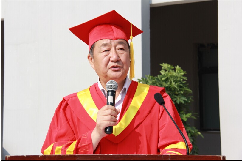 我院隆重举行2014届毕业典礼暨学位授予仪式