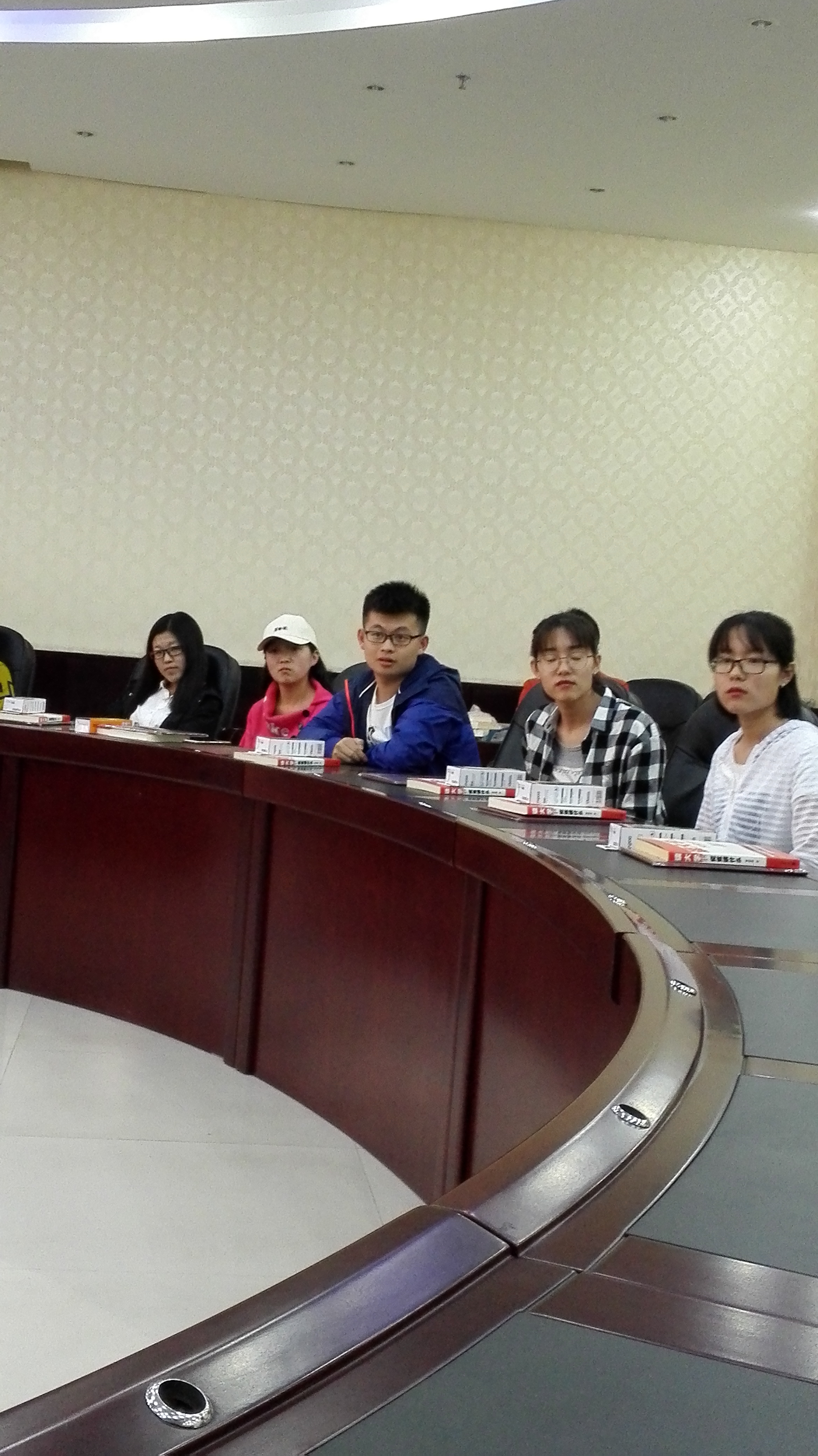 图书馆召开优秀读者和藏书印章设计优秀奖表彰大会