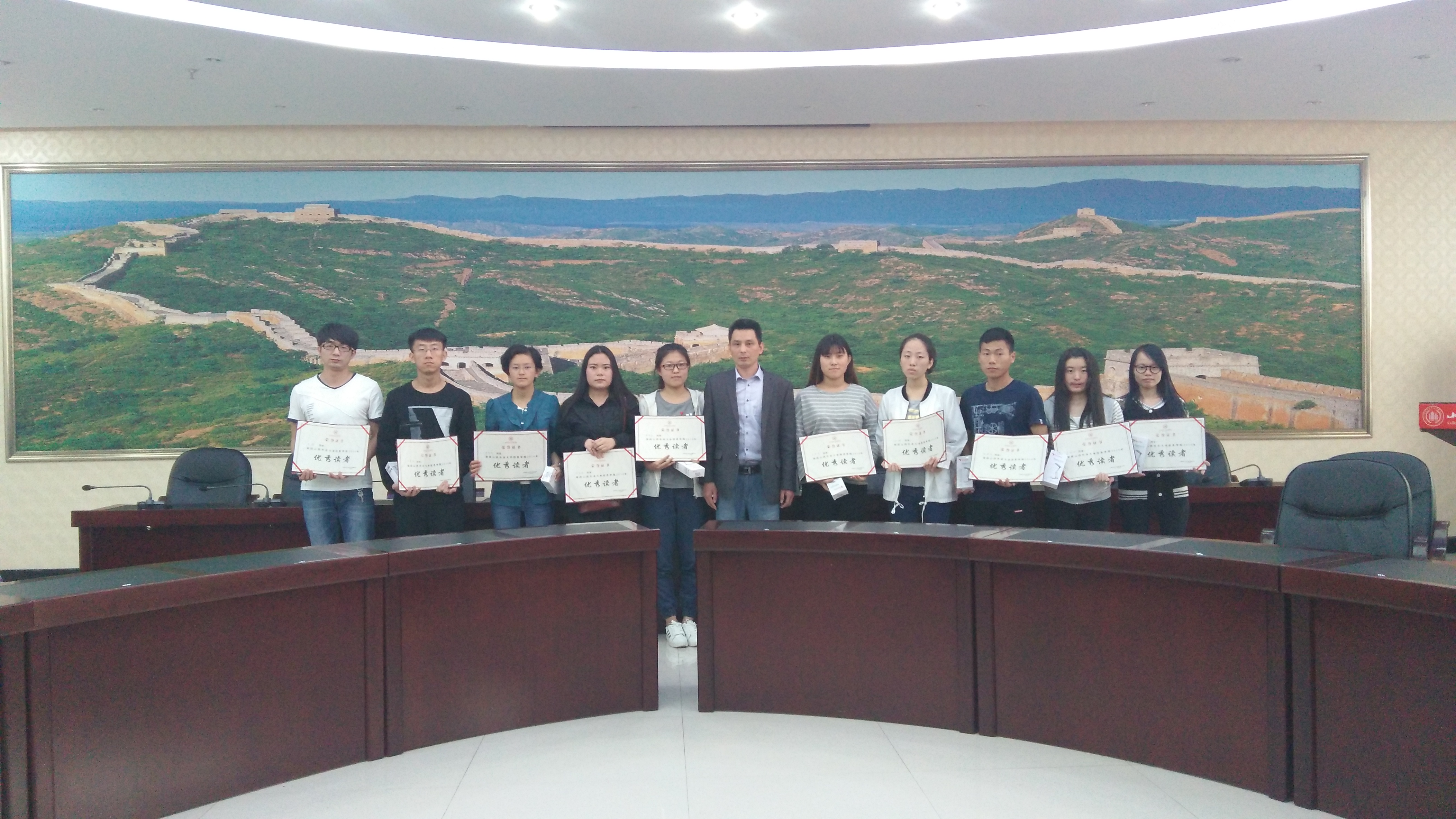 图书馆举办“优秀读者”表彰暨读者座谈会