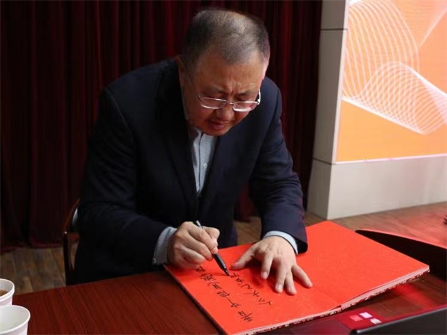 以书润心,与书为友