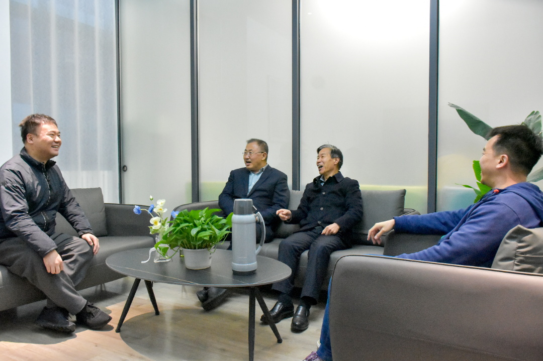 以书润心,与书为友