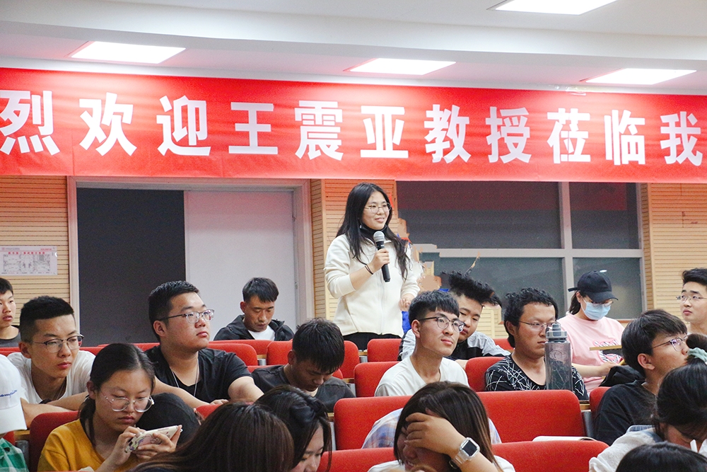 创新与教育双轮驱动智能时代的发展