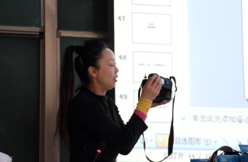 胡巍萍教授来我院开展图片摄影讲座