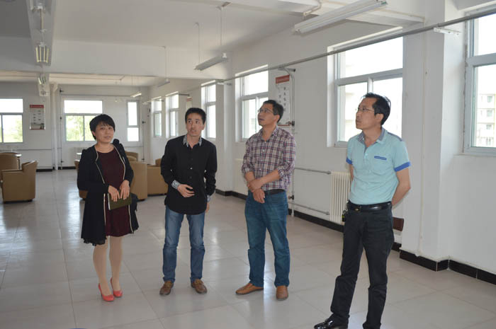 加强校企合作，搭建学生创业平台