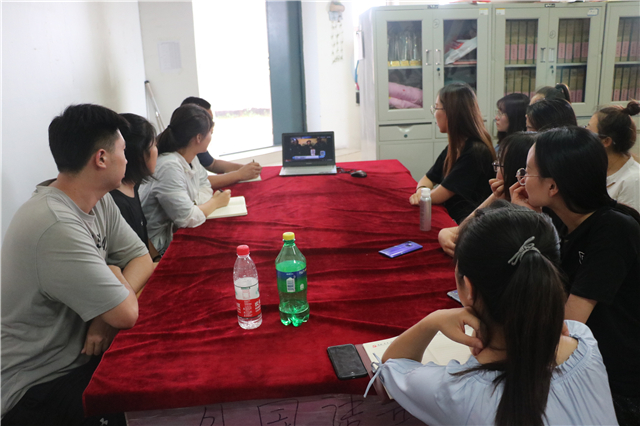 外语系学生党支部 组织学习张富清、黄文秀同志先进事迹