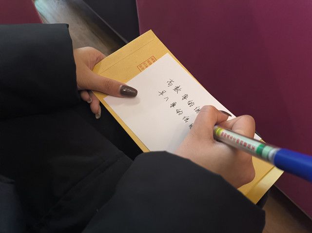 做情绪的主人 沉浸书院生活——社群对话情绪交换商店第1期:丢掉烦恼 带走快乐