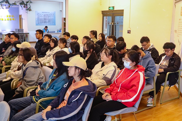 求知若渴 虚心若愚 少年与爱永不老去——箕城书院举办“书式生活大咖阅读沙龙”(第4期)