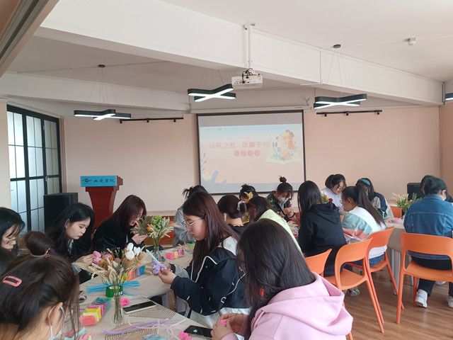 携一抹春色 添爱意满满——“谷社谷乡”青年行动第23期:以花之名 诉爱于行