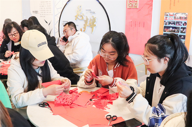 非遗有约:剪一出平安“喜”乐——箕城书院举办第3期“传承非遗文化 弘扬剪纸艺术”