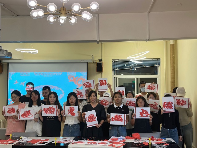 剪纸有约:剪一出十二生肖——箕城书院举办第4期“发扬传统文化 弘扬剪纸艺术”活动