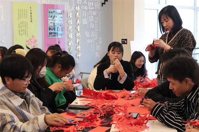 非遗有约:剪一出平安“喜”乐——箕城书院举办第3期“传承非遗文化 弘扬剪纸艺术”