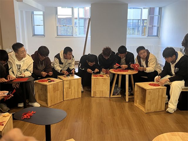 巧手剪纸伴生活 多姿多彩增欢乐——“seek”体验行动第4期:永无“纸”境