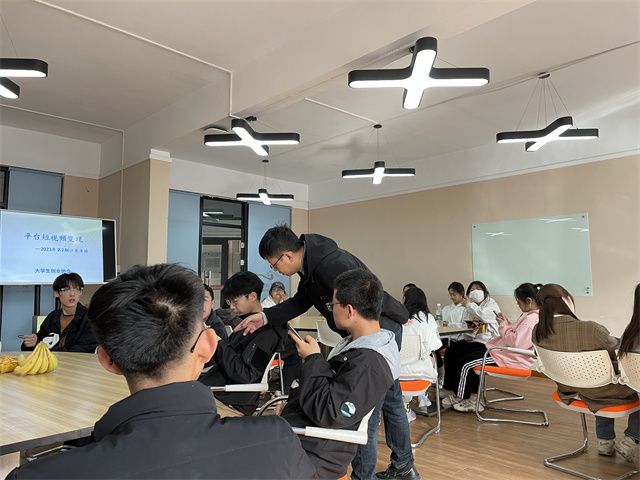 学短视频变现 握创业“密码”——首期就创圆桌派:平台短视频变现