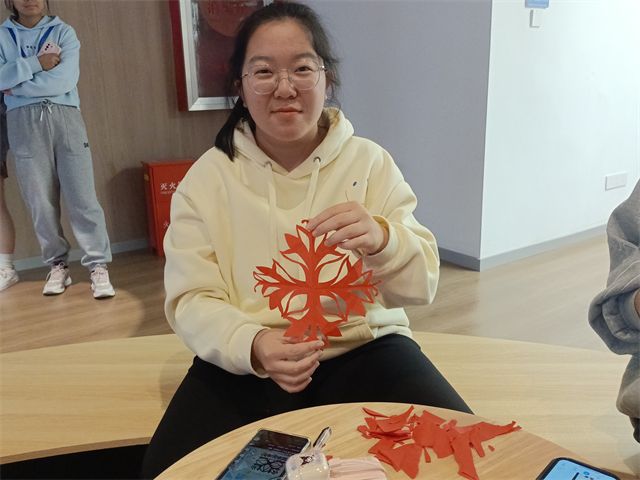 巧手剪纸伴生活 多姿多彩增欢乐——“seek”体验行动第4期:永无“纸”境