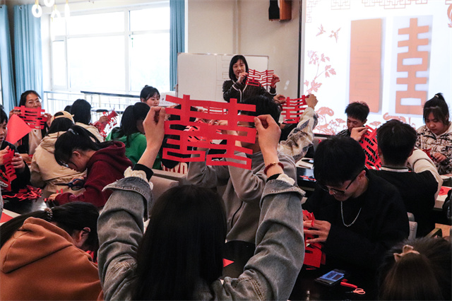 非遗有约:剪一出平安“喜”乐——箕城书院举办第3期“传承非遗文化 弘扬剪纸艺术”