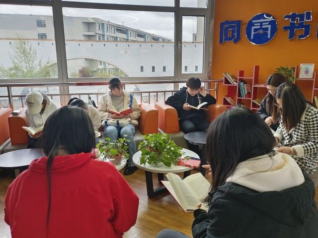 品独特书香 悟成功之道——第25期向商书屋:热爱·用心打造产品