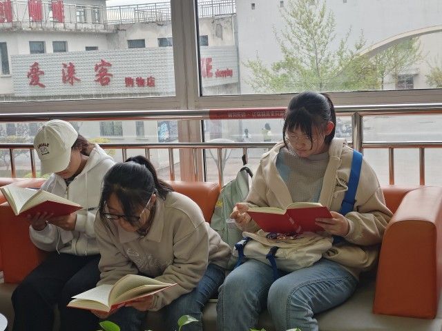 品独特书香 悟成功之道——第25期向商书屋:热爱·用心打造产品