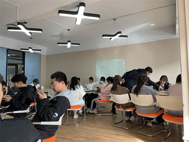 学短视频变现 握创业“密码”——首期就创圆桌派:平台短视频变现