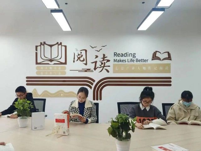 拒绝安逸躺平 誓做有为青年——第24期向商书屋:年轻·无限可能